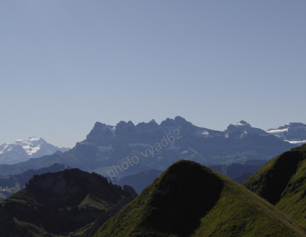 chablais - dents du midi, au loin